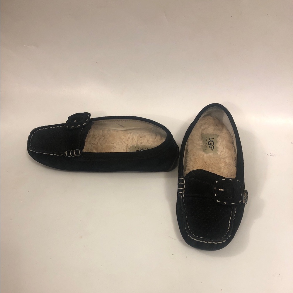 UGG 6.5 Loafer Black Suede White Stitch & Shearling lined Rubber tread Excellent